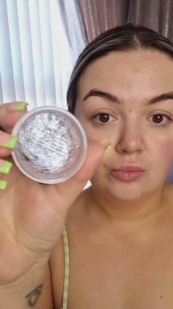 video of erin walls showing how to use beautiecode clear brow gel